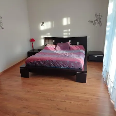Maison Dans Les Bois L'eveque بيت للعطل *