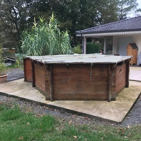 Maison Dans Les Bois L'eveque * Château-lʼÉvêque